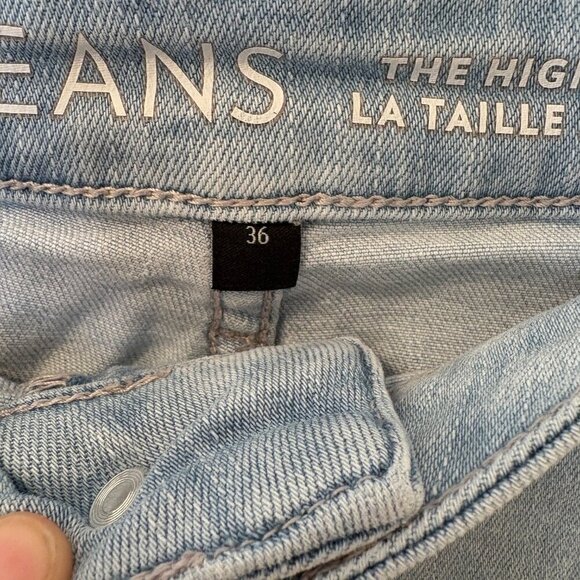 Reitmans Jeans Plus Size 36 the High Rise Light Wash Cuffed Denim Shorts - Picture 6 of 7